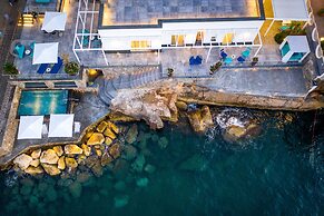 Beachfront Villa Sorrento & private sea access