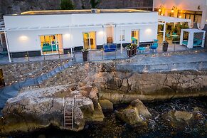 Beachfront Villa Sorrento & private sea access