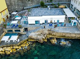 Beachfront Villa Sorrento & private sea access
