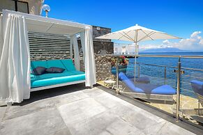 Beachfront Villa Sorrento & private sea access