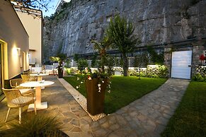 Beachfront Villa Sorrento & private sea access