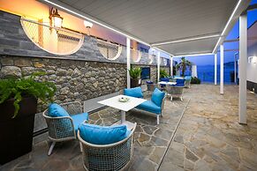 Beachfront Villa Sorrento & private sea access
