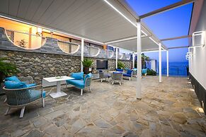 Beachfront Villa Sorrento & private sea access