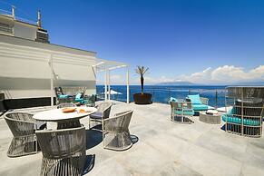 Beachfront Villa Sorrento & private sea access