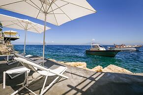 Beachfront Villa Sorrento & private sea access
