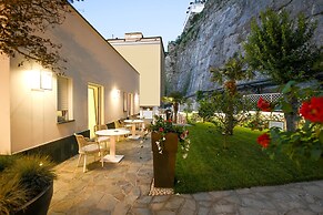 Beachfront Villa Sorrento & private sea access
