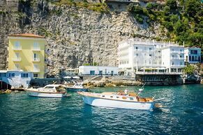 Beachfront Villa Sorrento & private sea access