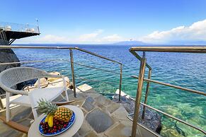 Beachfront Villa Sorrento & private sea access