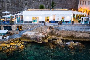 Beachfront Villa Sorrento & private sea access