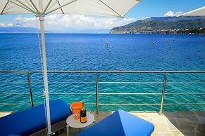 Beachfront Villa Sorrento & private sea access