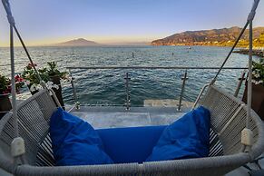 Beachfront Villa Sorrento & private sea access