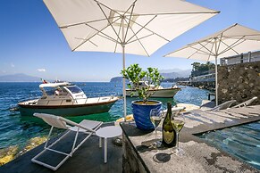 Beachfront Villa Sorrento & private sea access