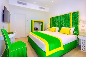 Beachfront Villa Sorrento & private sea access