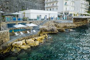 Beachfront Villa Sorrento & private sea access