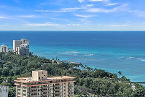 Waikiki Banyan Condo With Panoramic 37th Floor Ocean Views by Koko Res