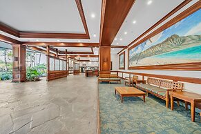 Waikiki Banyan Condo With Panoramic 37th Floor Ocean Views by Koko Res