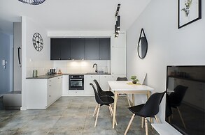 Lumina apartment on Drewnowska