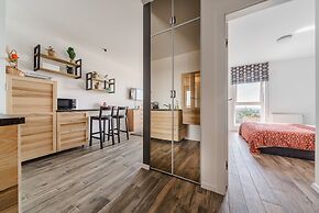 Lumina apartment on Drewnowska