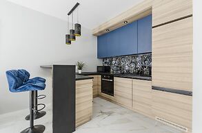 Lumina apartment on Drewnowska