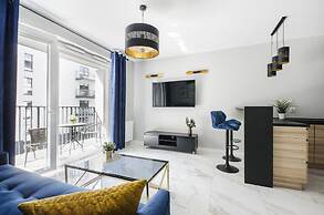 Lumina apartment on Drewnowska