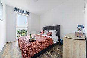 Lumina apartment on Drewnowska