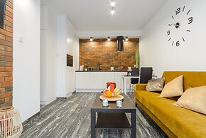 Lumina apartment on Drewnowska