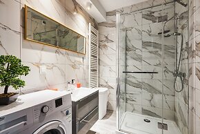 Lumina apartment on Drewnowska