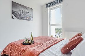 Lumina apartment on Drewnowska