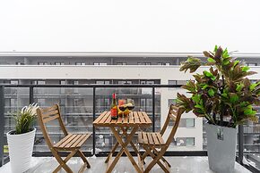 Lumina apartment on Drewnowska