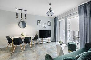 Lumina apartment on Drewnowska