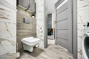 Lumina apartment on Drewnowska