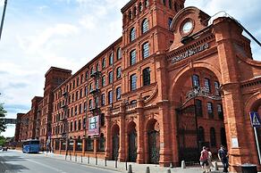 Lumina apartment on Drewnowska