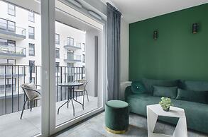 Lumina apartment on Drewnowska