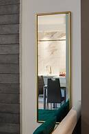 Lumina apartment on Drewnowska