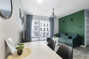 Lumina apartment on Drewnowska