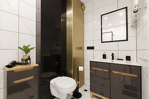 Lumina apartment on Drewnowska