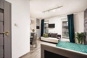 Lumina apartment on Drewnowska