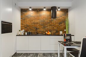 Lumina apartment on Drewnowska