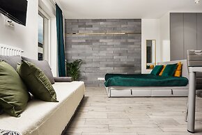 Lumina apartment on Drewnowska