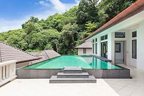 Luxury Beachfront Tai Pan Villa