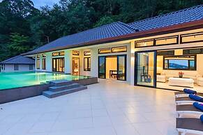 Luxury Beachfront Tai Pan Villa