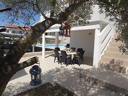 Ilsad Apartments - Apartment With Pool 80 Meters From sea - Great Loca