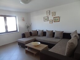 Ilsad Apartments - Apartment With Pool 80 Meters From sea - Great Loca