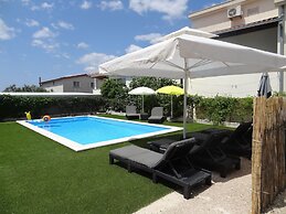 Ilsad Apartments, Apartment With Pool 80 Meters From se, Sea View From