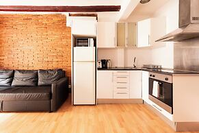 Old Town Apartment With Balcony And Wifi