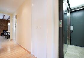 Old Town Apartment With Balcony And Wifi