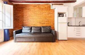 Old Town Apartment With Balcony And Wifi