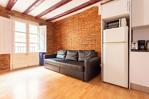 Old Town Apartment With Balcony And Wifi