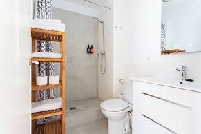 Old Town Apartment With Balcony And Wifi