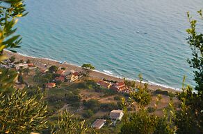 Beachfront Holiday Houses Yannis on Agios Gordios Beach